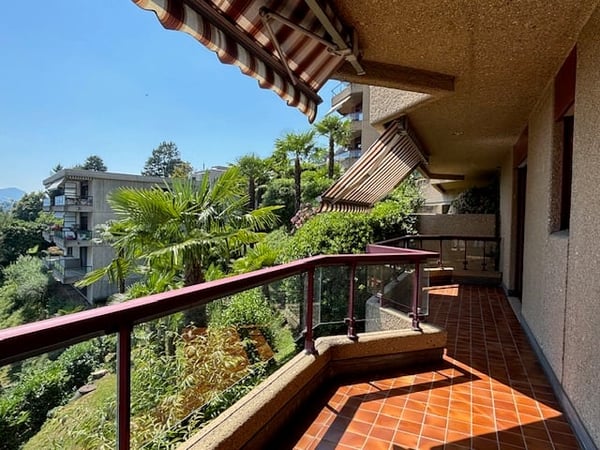 Lugano – Luminoso appartamento di 2.5 locali con terrazzo e vista lago 2