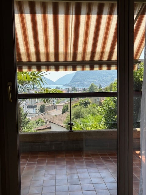Lugano – Luminoso appartamento di 2.5 locali con terrazzo e vista lago 6
