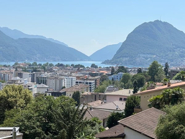 Lugano – Luminoso appartamento di 2.5 locali con terrazzo e vista lago 1