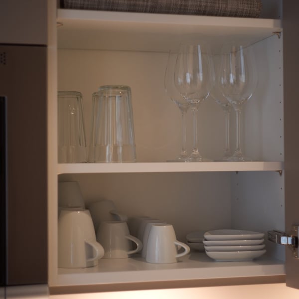 2-Zimmer Apartment mit Balkon möbliert und neu renoviert in Zürich Oerlikon 2