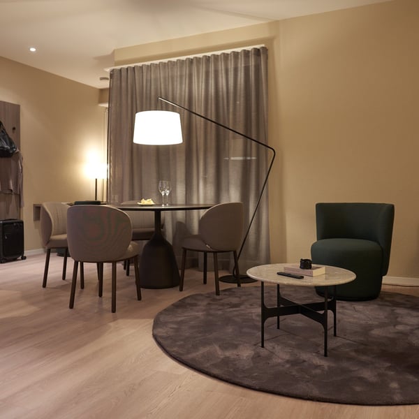 2-Zimmer Apartment mit Balkon möbliert und neu renoviert in Zürich Oerlikon 5