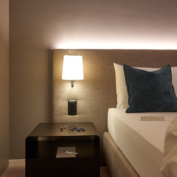 2-Zimmer Apartment mit Balkon möbliert und neu renoviert in Zürich Oerlikon 1