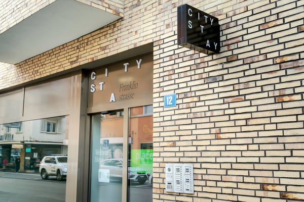 Studio Penthouse Apartment möbliert und neu renoviert in Zürich Oerlikon 14