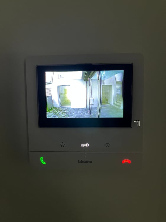MODERNO APPARTAMENTO 2,5 locali a CLARO 11