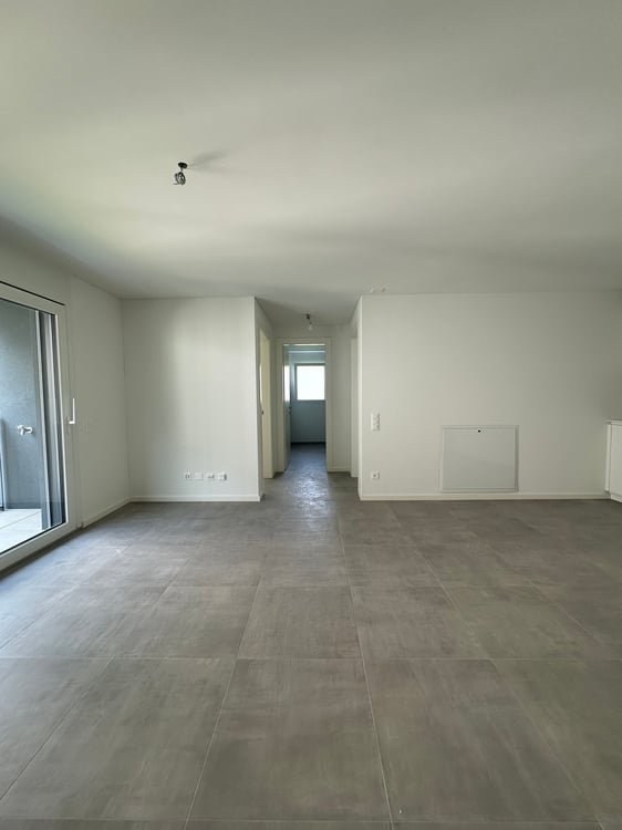 APP n 11 Charming 3-Room Apartment with Mountain Views in Iragna 2