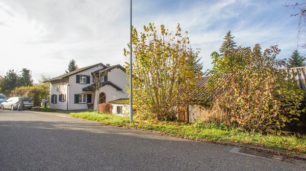 Bauparzelle mit bestehendem Zweifamilienhaus 2