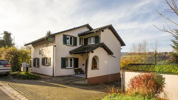 Bauparzelle mit bestehendem Zweifamilienhaus 3