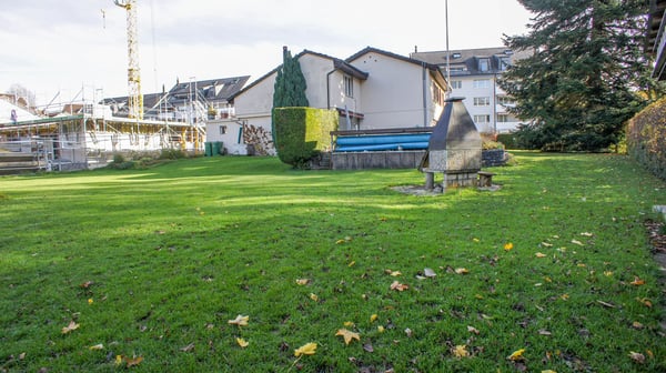 Bauland mit Einfamilienhaus 1