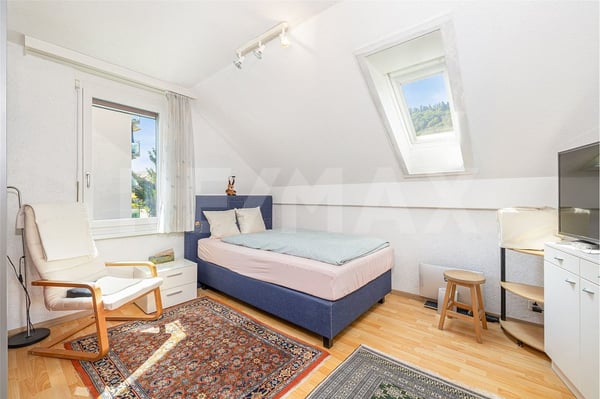 Einseitig angebautes Einfamilienhaus mit Wintergarten und überdeckbarem Pool 10