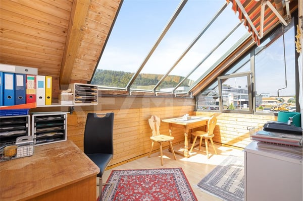 Einseitig angebautes Einfamilienhaus mit Wintergarten und überdeckbarem Pool 12