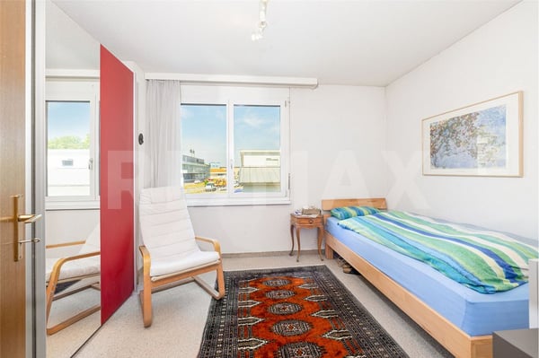 Einseitig angebautes Einfamilienhaus mit Wintergarten und überdeckbarem Pool 11