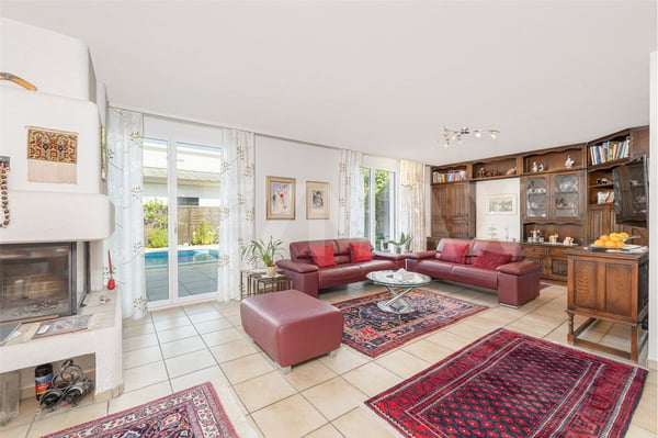 Einseitig angebautes Einfamilienhaus mit Wintergarten und überdeckbarem Pool 7