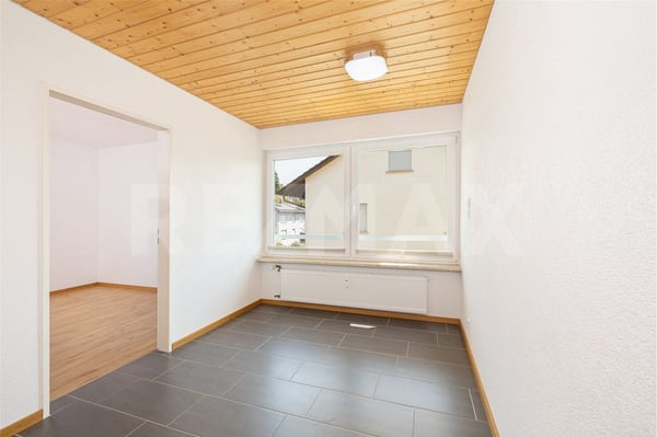 Attraktive Haushälfte mit 3 Wohnungen, 3 Carports, Garten und vielseitigem Potenzial 6