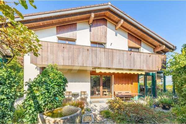 Familienfreundliches Zuhause mit viel Komfort, Gartenidylle und Doppelgarage 2