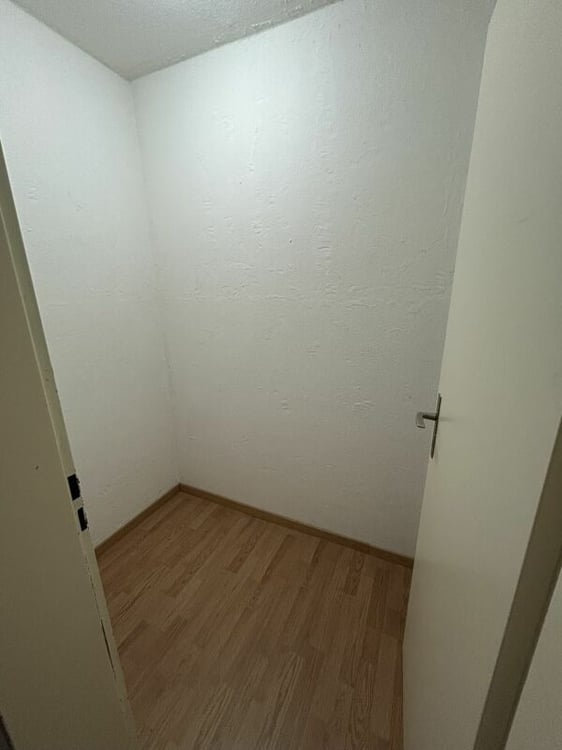 1.5 Zi WG neuwertige Küche, kinderfreundlich, schöne Aussicht 5