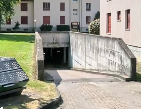 Einstellhallenplatz 1