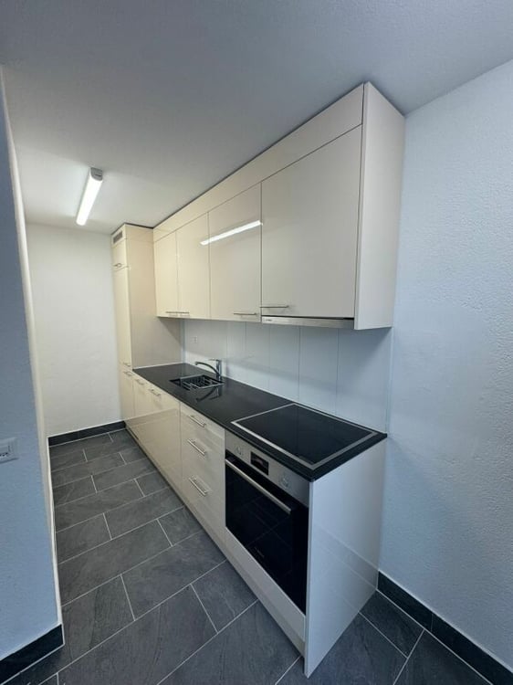 4.5 Zi Wohnung, 3. Stock, Lift, Schwimmbad 1