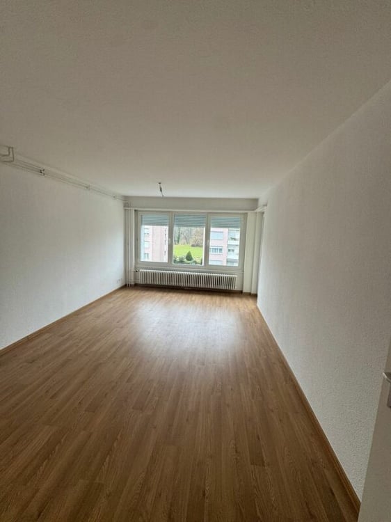 4.5 Zi Wohnung, 3. Stock, Lift, Schwimmbad 4