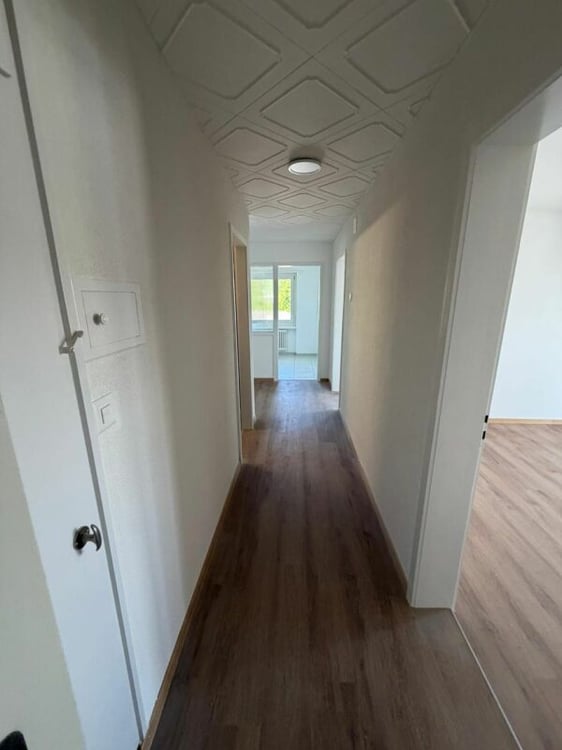 schöne 2.5 Zimmerwohnung per sofort verfügbar 5