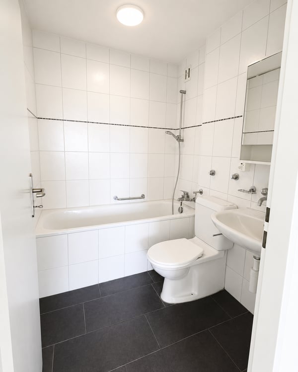 Helle 5.5-Zimmer-Wohnung im 6. OG mit Balkon und Weitblick in Biel 9