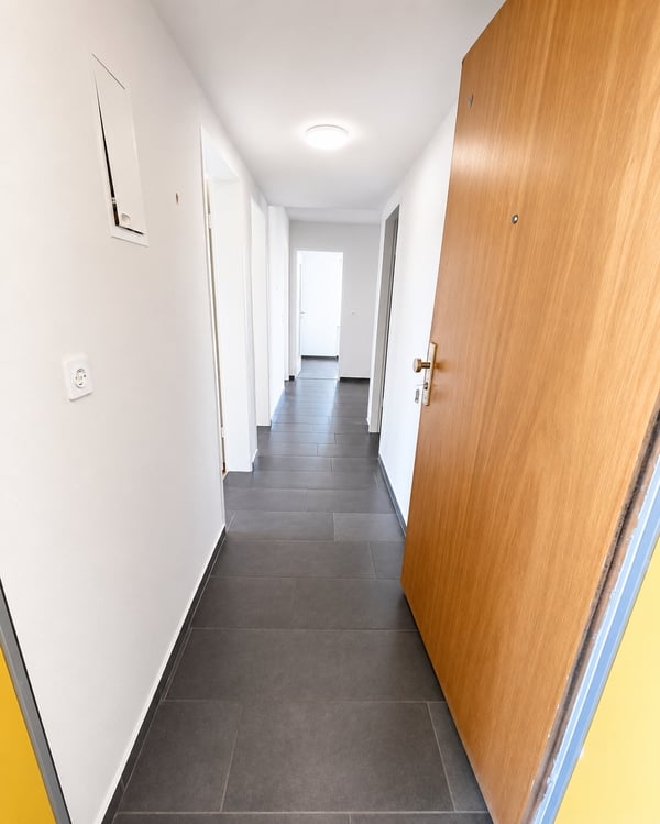 Helle 5.5-Zimmer-Wohnung im 6. OG mit Balkon und Weitblick in Biel 8