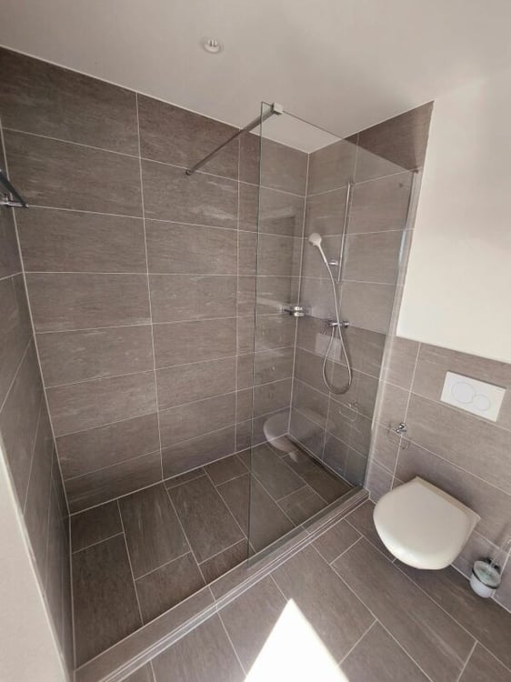 Exklusive 2.5-Zimmer-Attikawohnung mit ca. 74 m² Sonnenterrasse - Erstbezug im Neubau 8