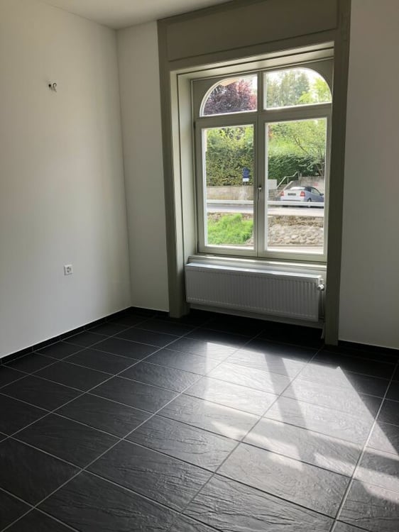 Modernes Büro- oder Ladenlokal im Erdgeschoss mit grossen Schaufenstern! 4