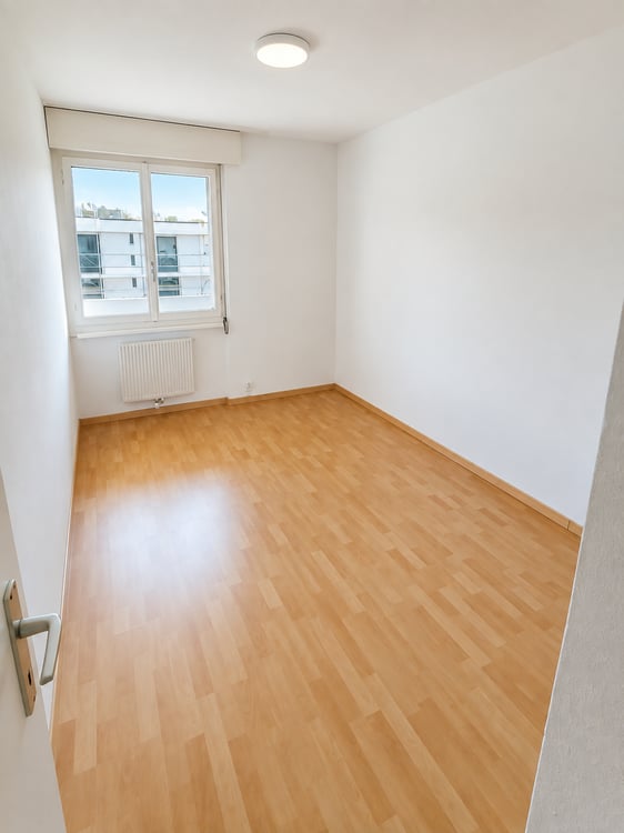 Spacieux  4,5 pièces à Fribourg – Vue sur la verdure, balcon et garage : votre futur chez-vous ! 5