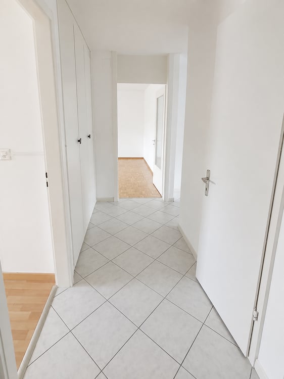 Spacieux  4,5 pièces à Fribourg – Vue sur la verdure, balcon et garage : votre futur chez-vous ! 8