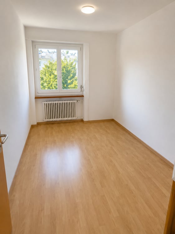 Spacieux appartement de 5 pièces avec balcon et belle vue à Fribourg 10