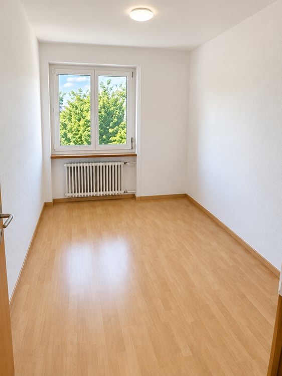 Spacieux appartement de 5 pièces avec balcon et belle vue à Fribourg 8