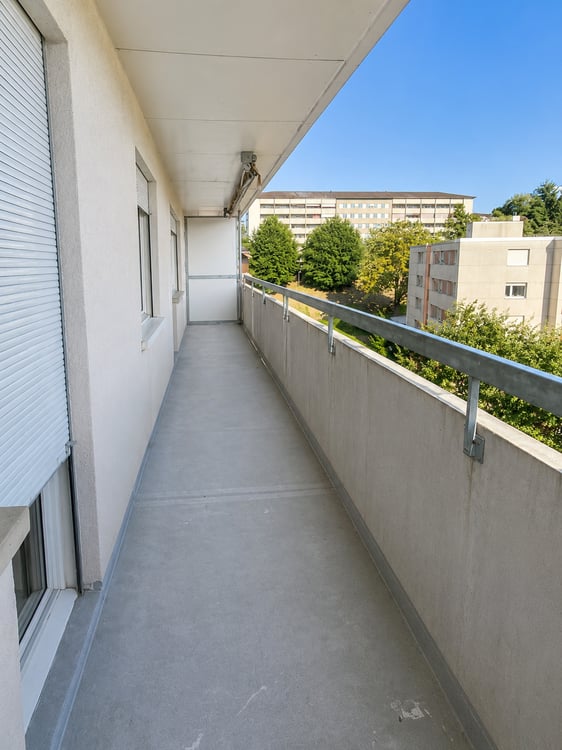 Spacieux appartement de 5 pièces avec balcon et belle vue à Fribourg 12
