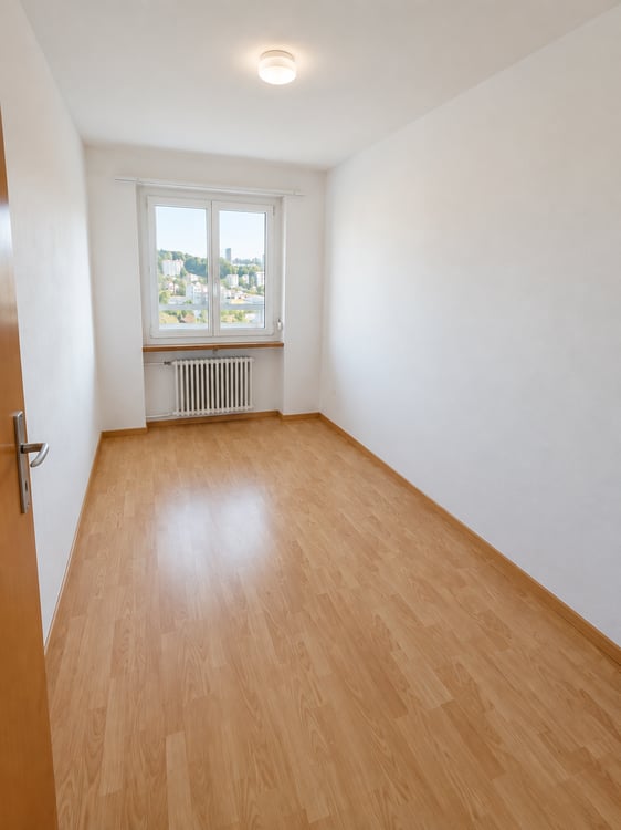 Spacieux appartement de 5 pièces avec balcon et belle vue à Fribourg 8