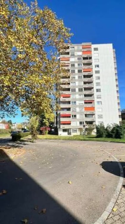 schöne 4 1/2 Zimmer Wohnung 11