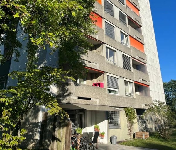 schöne 4 1/2 Zimmer Wohnung 1