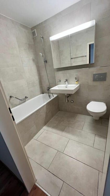 schöne 4 1/2 Zimmer Wohnung 10