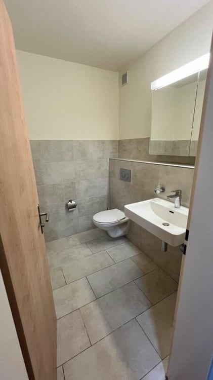 schöne 4 1/2 Zimmer Wohnung 9