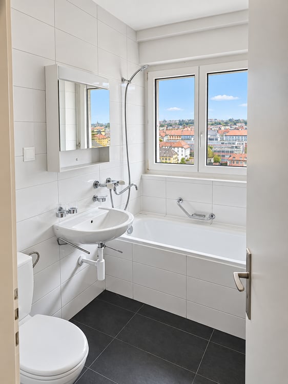 Appartement lumineux de 2.5 pièces avec vue panoramique à La Chaux-de-Fonds 2