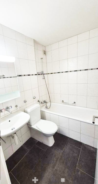 Charmante 2.5-Zimmer-Wohnung mit Balkon in Biel 7