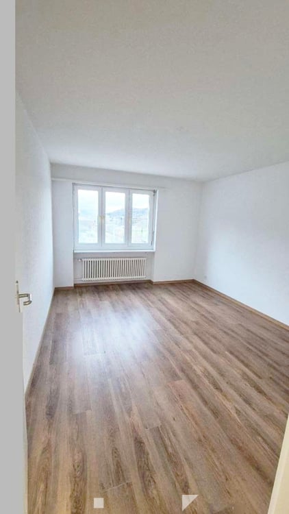 Charmante 2.5-Zimmer-Wohnung mit Balkon in Biel 4