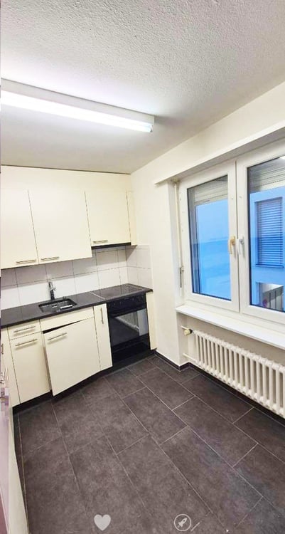 Charmante 2.5-Zimmer-Wohnung mit Balkon in Biel 2