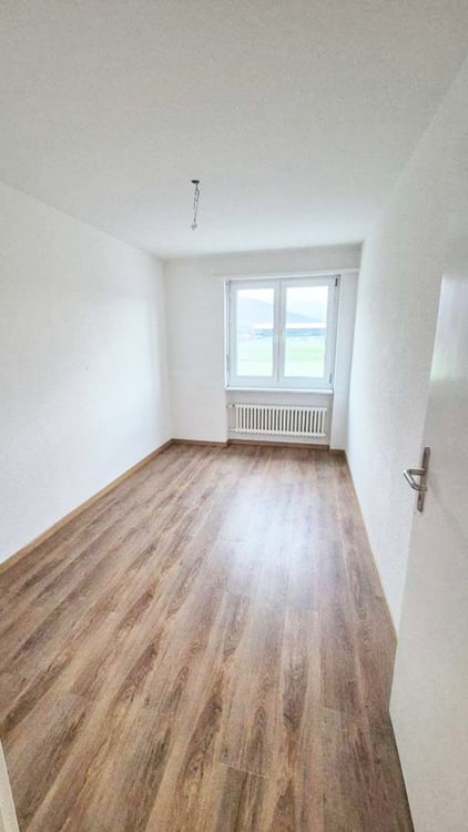 Charmante 2.5-Zimmer-Wohnung mit Balkon in Biel 6