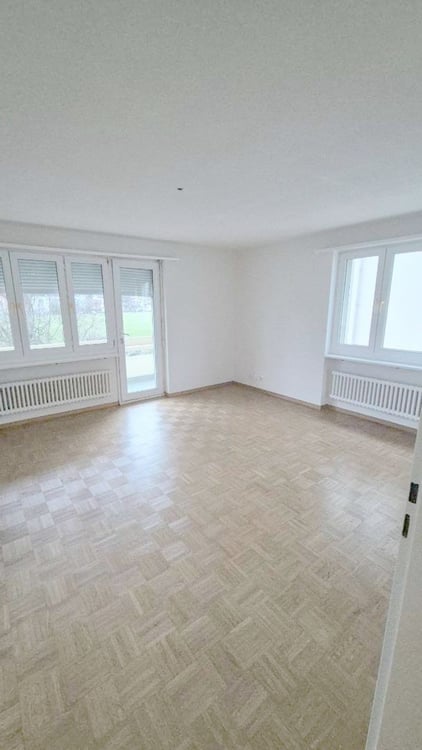 Charmante 2.5-Zimmer-Wohnung mit Balkon in Biel 3