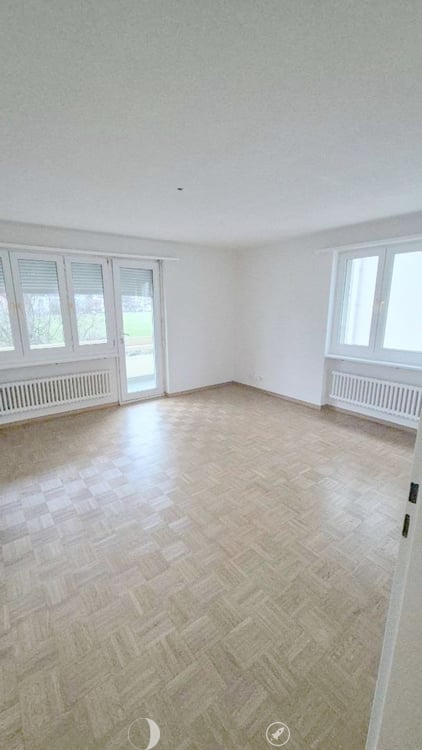 Charmante 2.5-Zimmer-Wohnung mit Balkon in Biel 3
