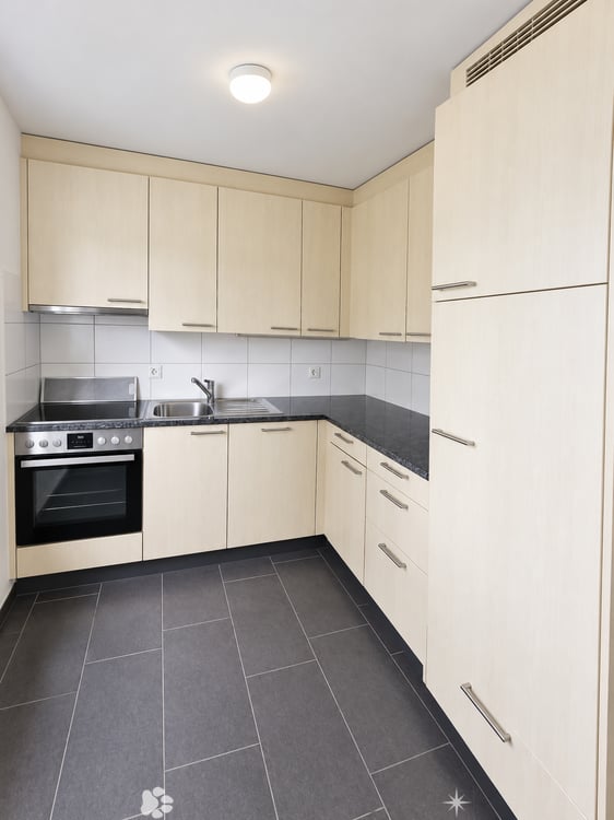 Helle 4.5-Zimmer-Wohnung mit Balkon in Biel – ab sofort verfügbar! 2