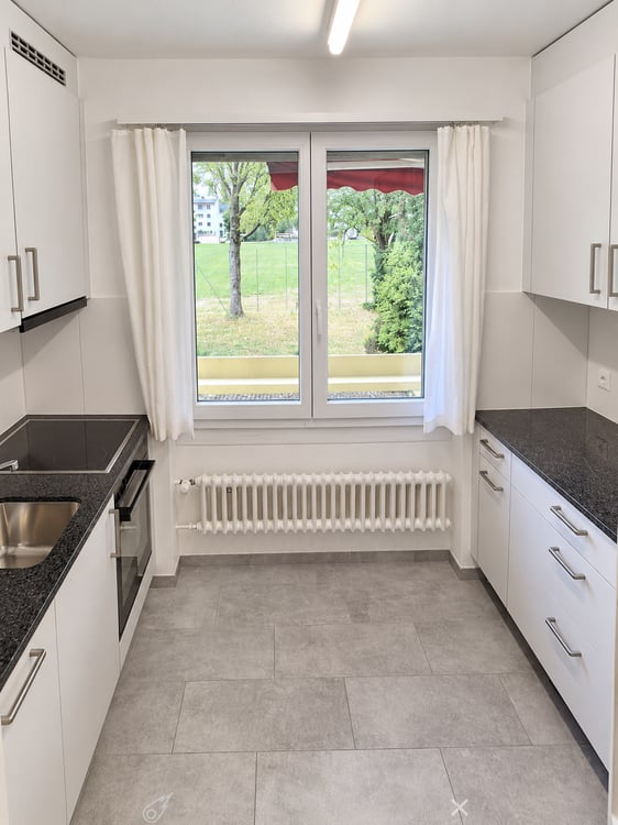 Helle 2.5-Zimmer-Wohnung mit Balkon in Biel – sofort verfügbar! 3