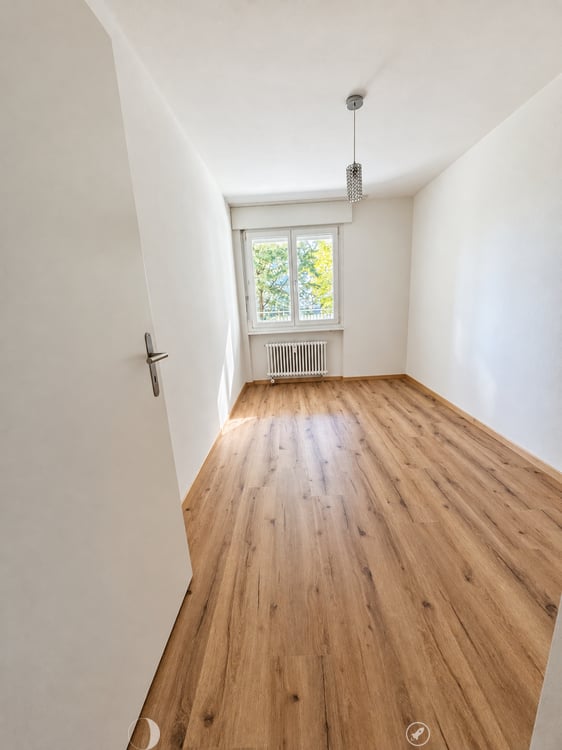 Helle 2.5-Zimmer-Wohnung mit Balkon in Biel – sofort verfügbar! 3
