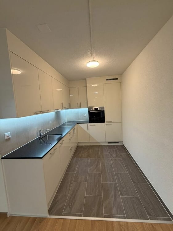 Grosse und moderne 2.5 Zimmerwohnung jetzt zu vermieten! 4