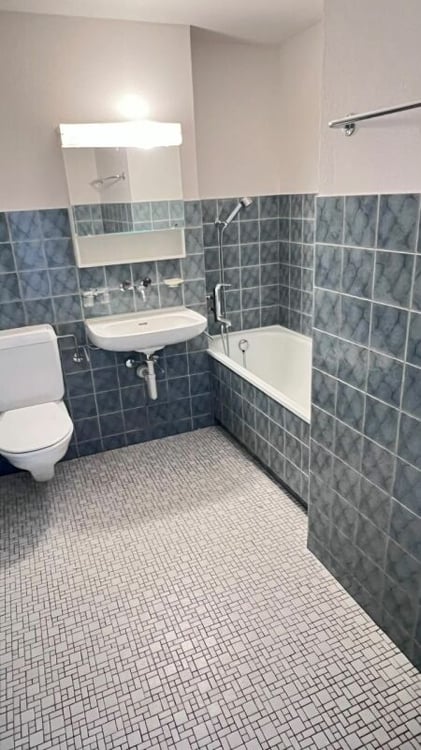 Schöne helle 2 1/2 Zimmer Wohnung 8