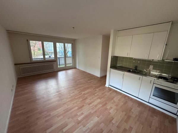 Helle 2 Zimmerwohnung mit Balkon ins Grüne zu vermieten 4